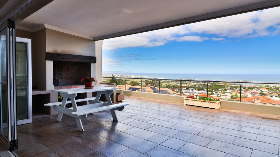3 Bedroom Property for Sale in Berghof Western Cape